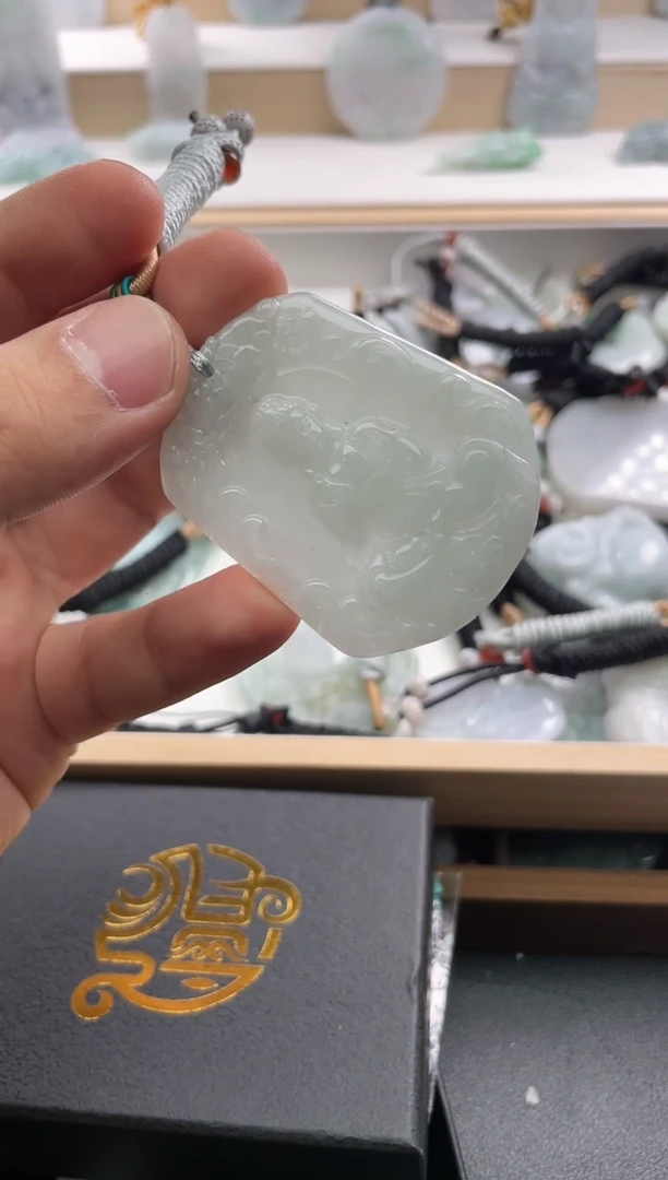 翡翠未镶嵌颈饰..../4/25/ 159