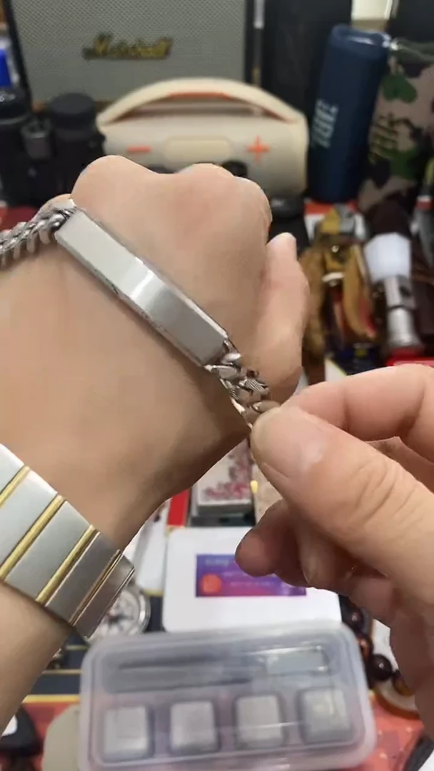 瓷片闪购商品 如图所示