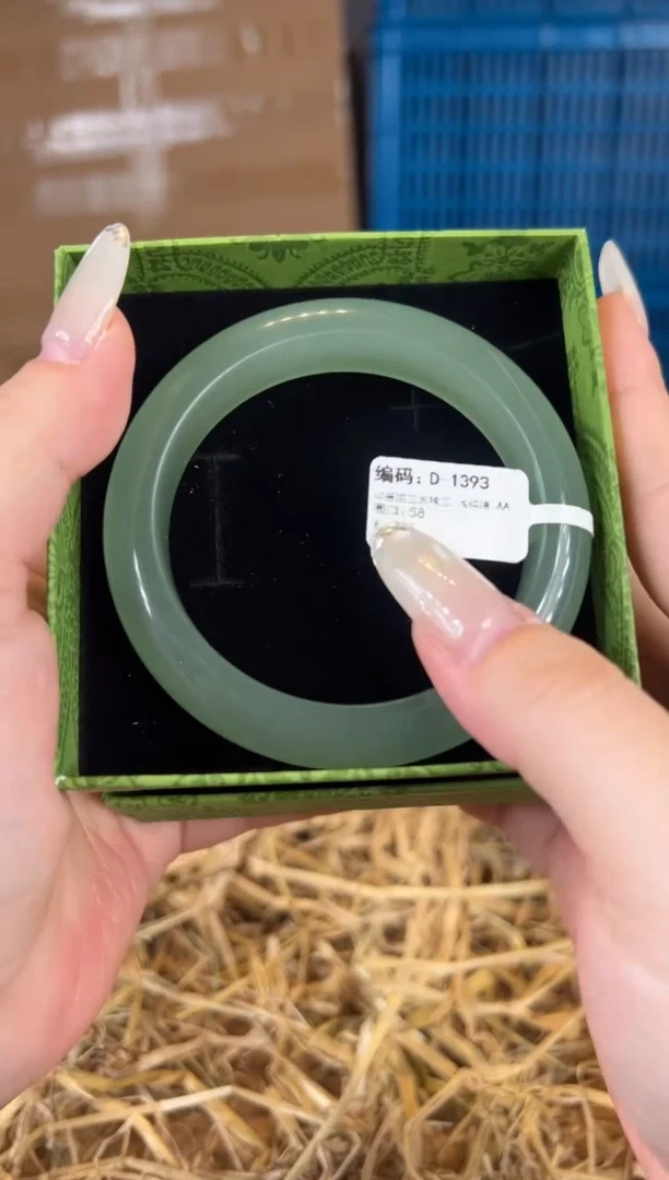 未镶嵌手镯石英质玉D1393