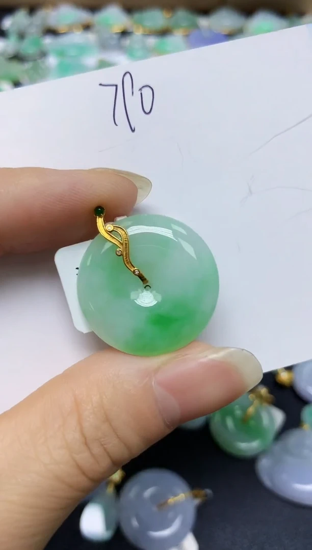 翡翠18K金镶嵌颈饰 天然翡翠A货