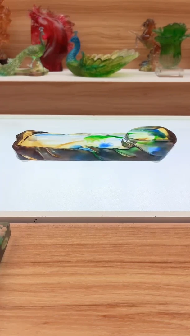 手工艺品琉璃彩色茶宠摆件23*7*3.5公分