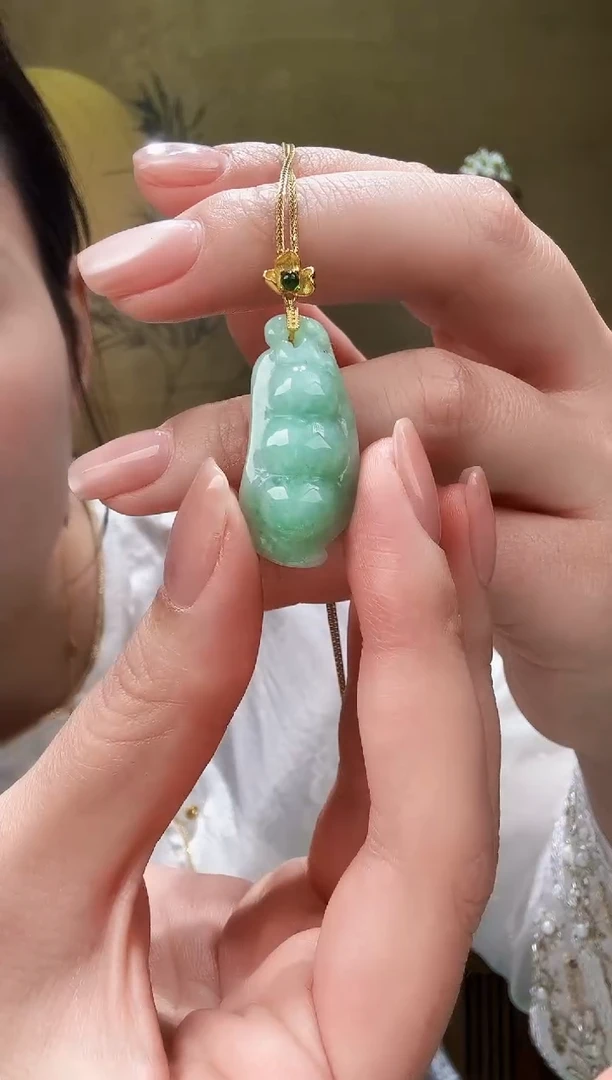 颈饰未镶嵌翡翠吊坠