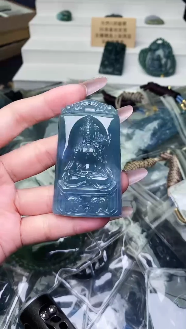 颈饰未镶嵌翡翠