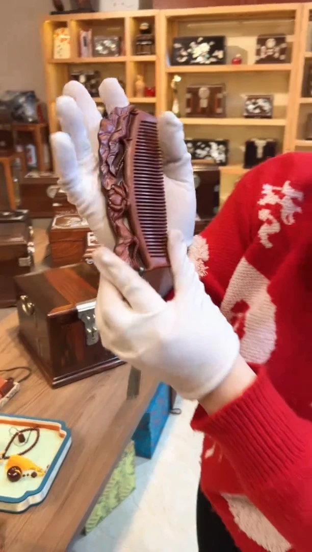 【闪购商品】紫檀木类成套家具血檀  荷花梳子