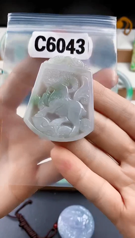 颈饰未镶嵌翡翠天然翡翠吊坠挂件