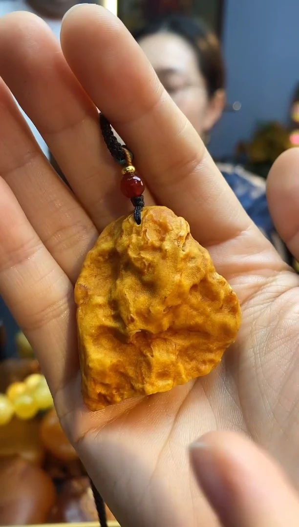 未镶嵌颈饰琥珀吊坠