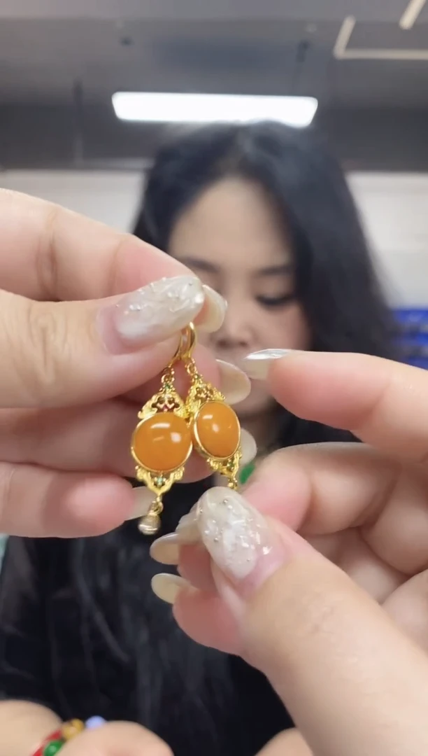 【闪购商品】蜜蜡裸石未镶嵌多样性发其一颜色微差