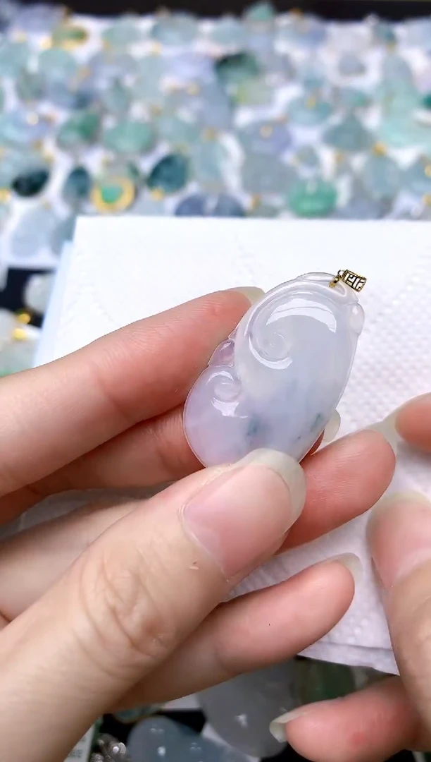 颈饰18K金镶嵌翡翠天然A货翡翠