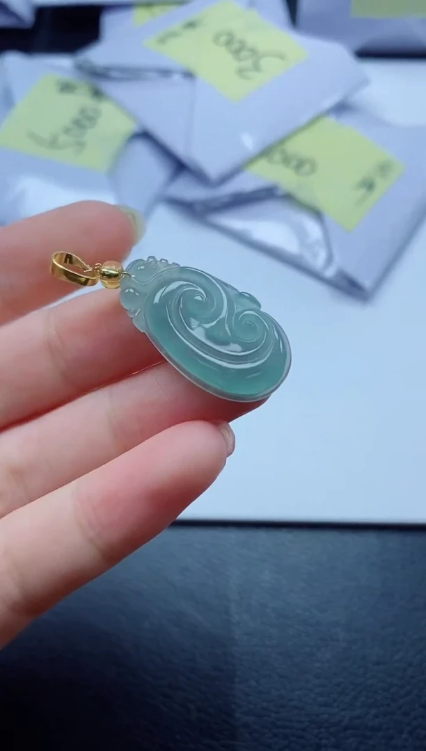 翡翠未镶嵌颈饰