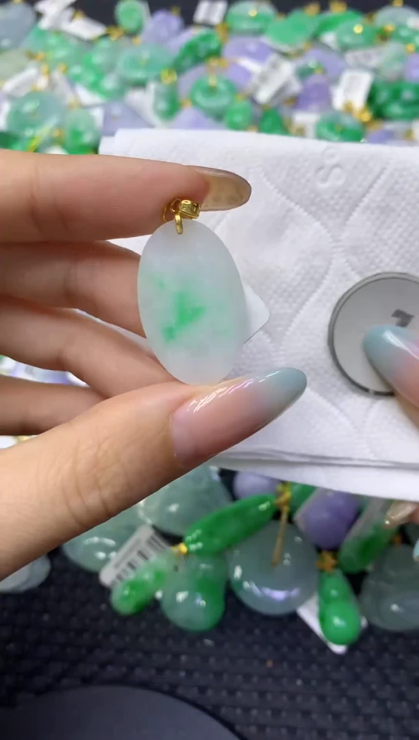 颈饰未镶嵌翡翠天然缅甸翡翠A货