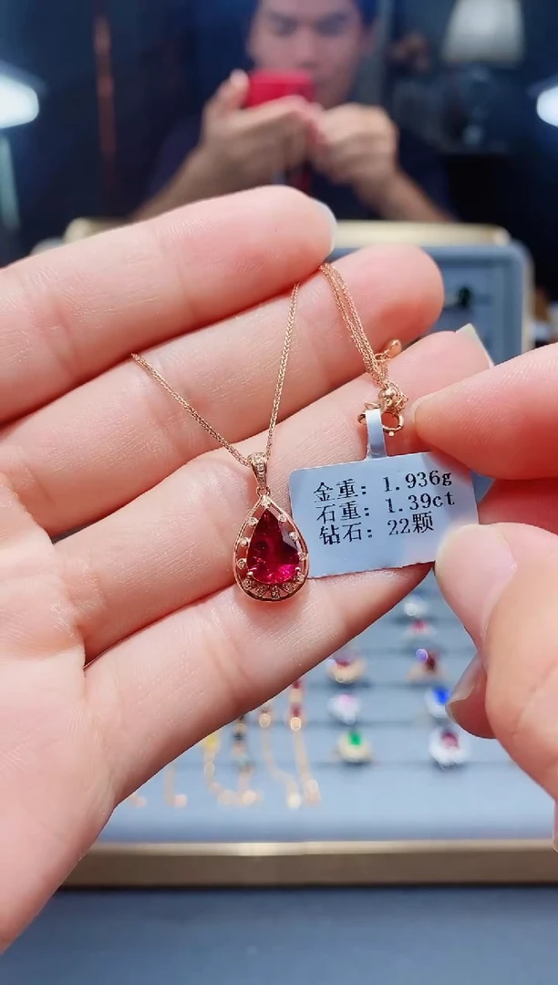 18K金镶嵌颈饰碧玺1.39.