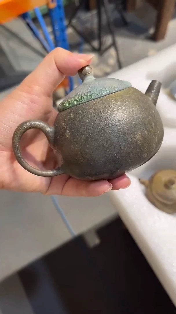 壶181号容量180-200ML有落渣打磨痕迹深黄陶泥