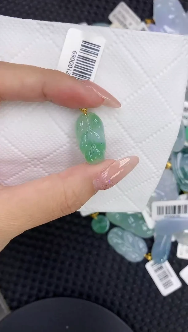 颈饰18K金镶嵌翡翠1111111111