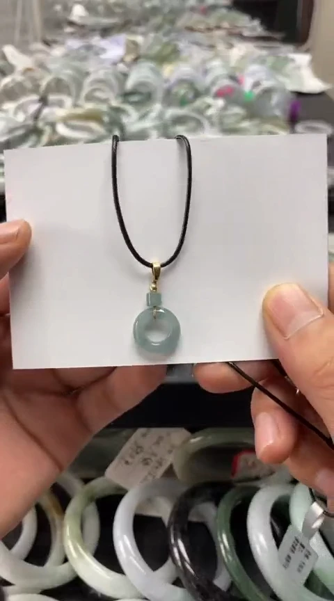 颈饰未镶嵌翡翠挂件