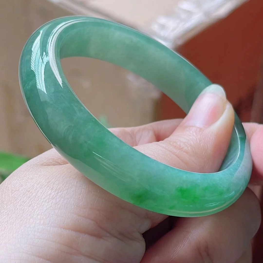 缅甸55圈水润飘绿a货翡翠手镯M113504  女款绿色冰透测量精美高冰