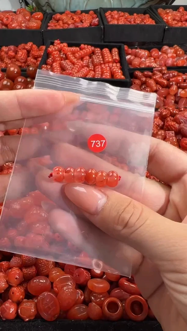 南红玛瑙未镶嵌颈饰1
