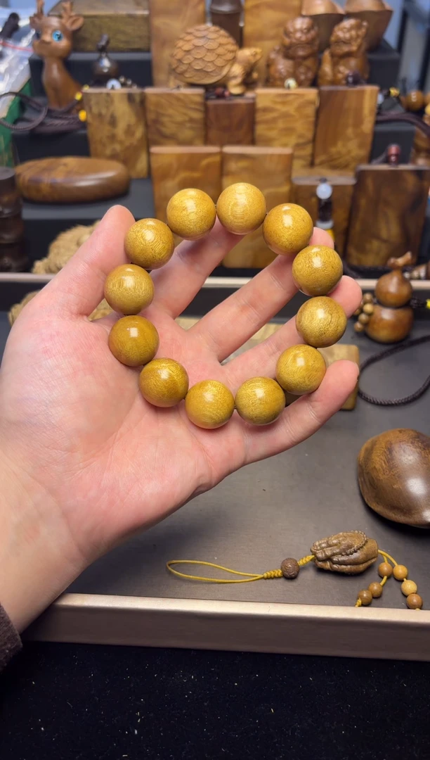 【闪购商品】楠木（金丝楠）其他2.0正黄手串114