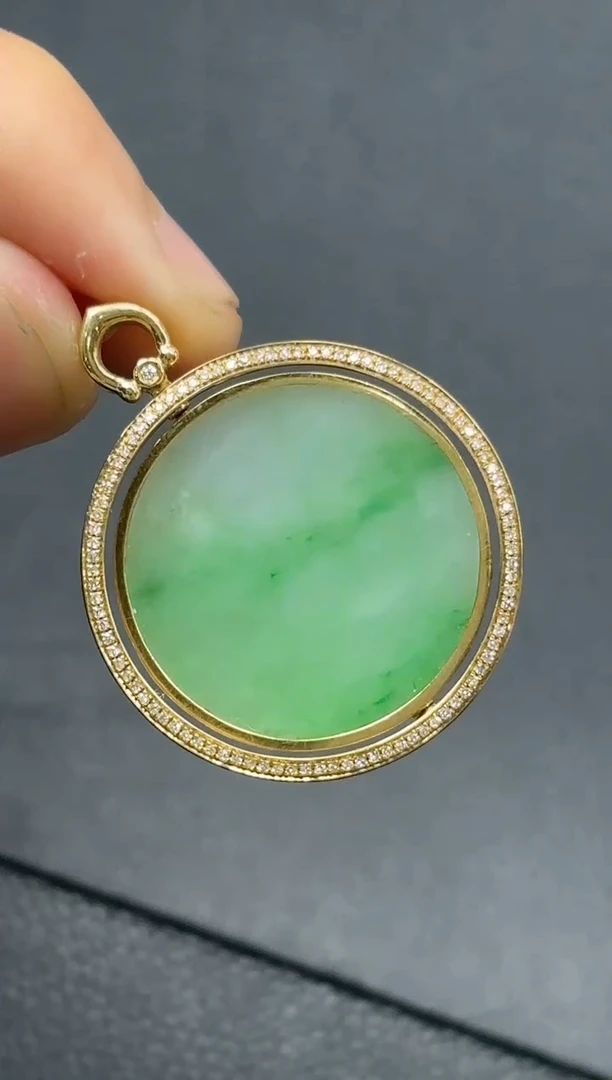 18K金镶嵌挂件翡翠无事牌