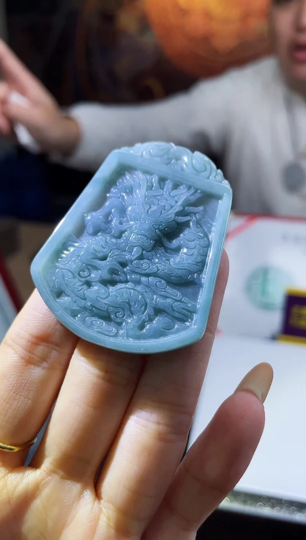 翡翠未镶嵌颈饰多样性发其一