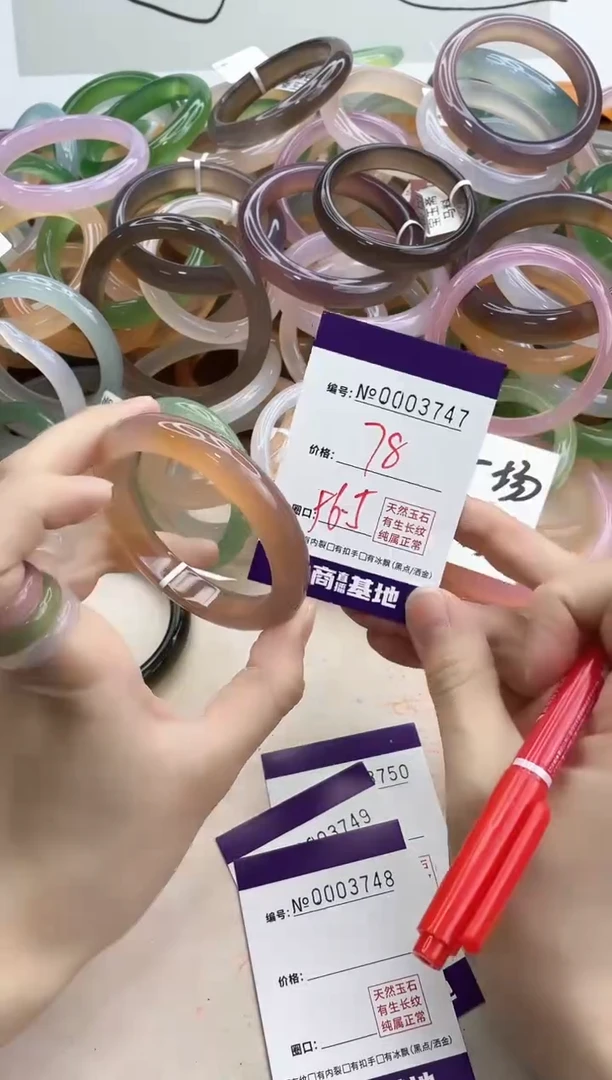 【闪购商品】玛瑙/玉髓手镯合金3747