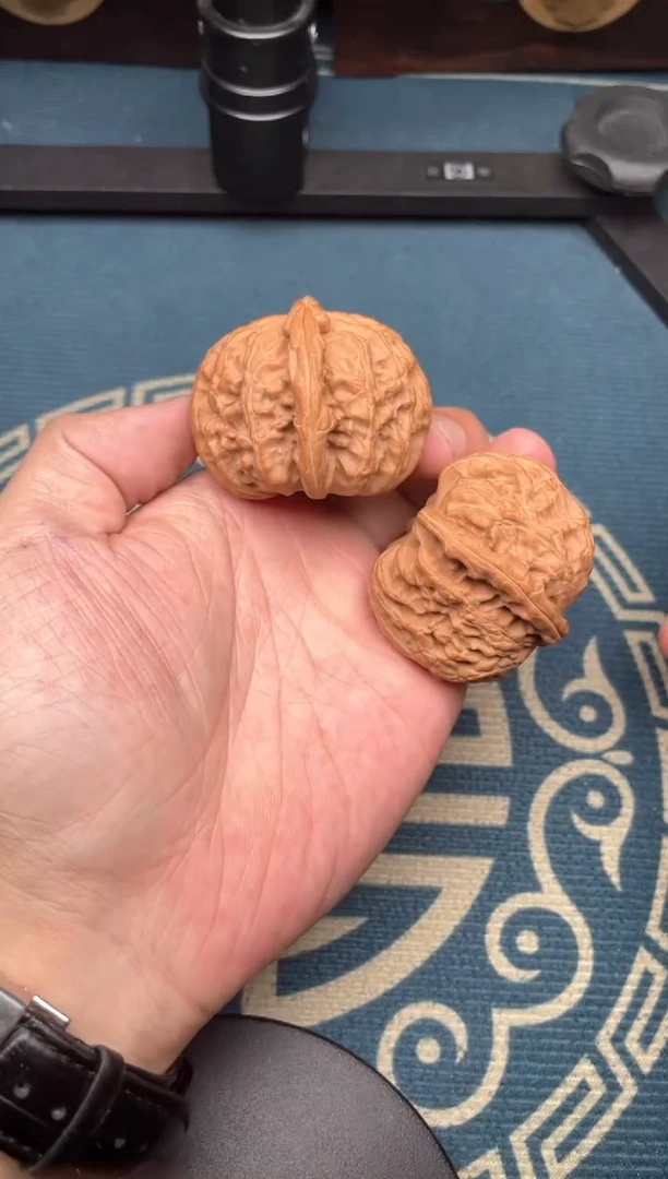 文玩核桃吊坠白狮子全品45