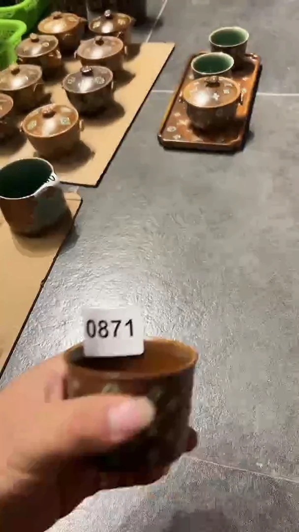 龙泉窑老花中号冰桶微瑕0871