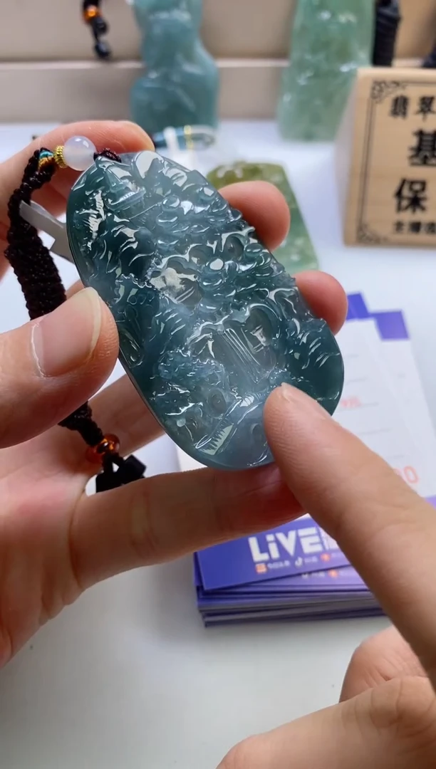 颈饰未镶嵌翡翠