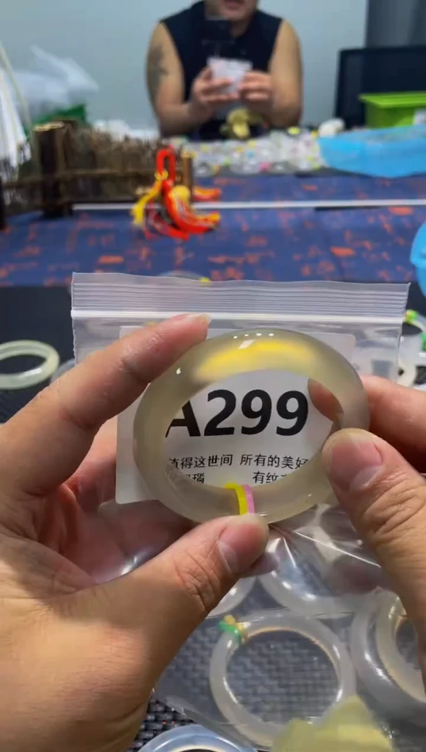 玛瑙/玉髓手镯未镶嵌心***水A299