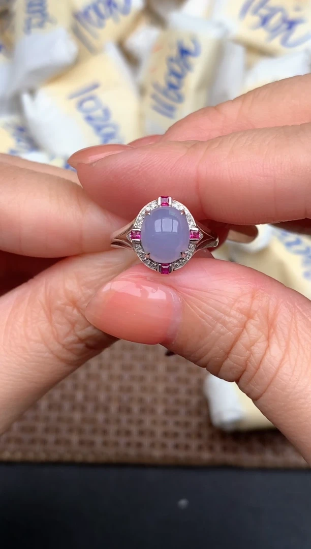 18K金镶嵌挂件翡翠一