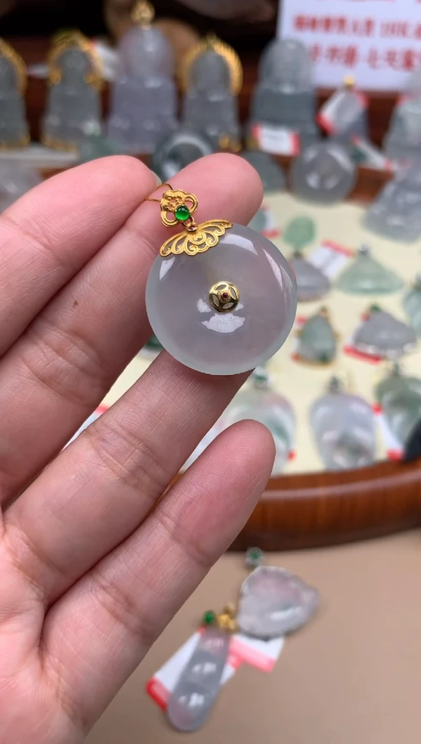 【闪购商品】翡翠颈饰18K金镶嵌平安扣