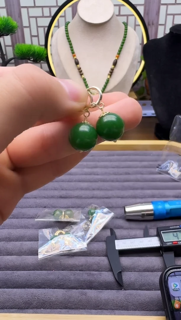 14K金镶嵌和田玉耳饰E83