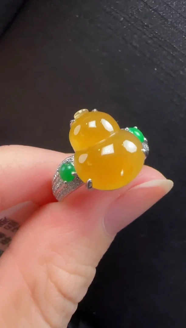 18K金镶嵌戒指翡翠413葫芦一枚