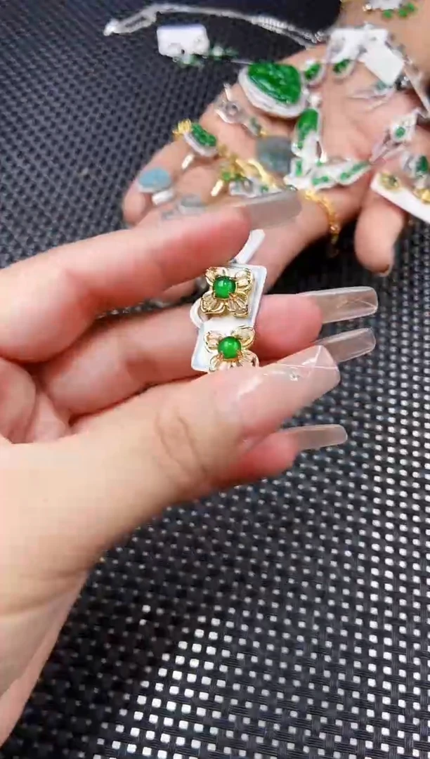 【闪购商品】翡翠未镶嵌耳饰11111111