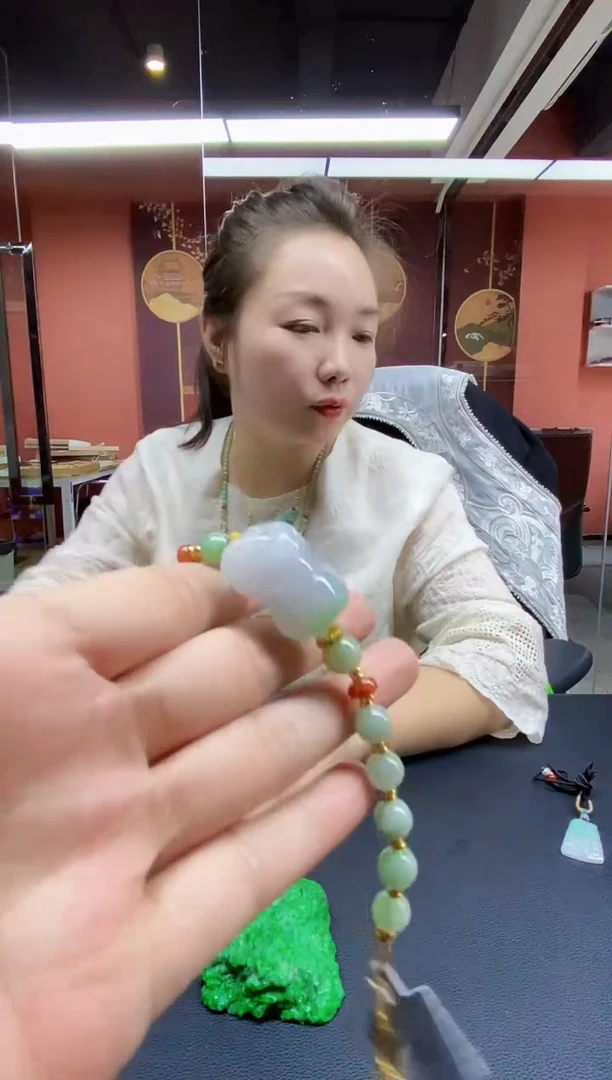 颈饰未镶嵌翡翠手串