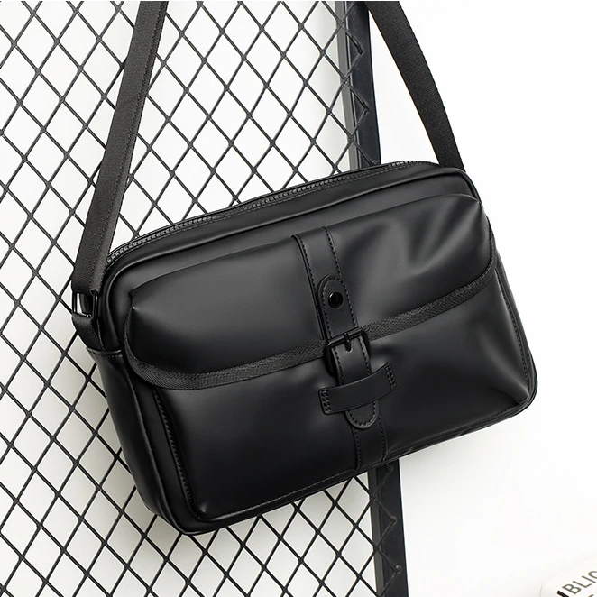 【Cebiy Kate正品】新款男士邮差包简约轻便小方包时尚大容量休闲包