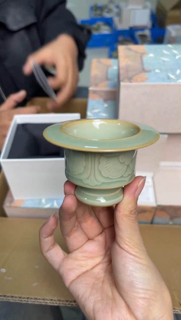 陶瓷纯手工天青色宝象牡丹纹行炉