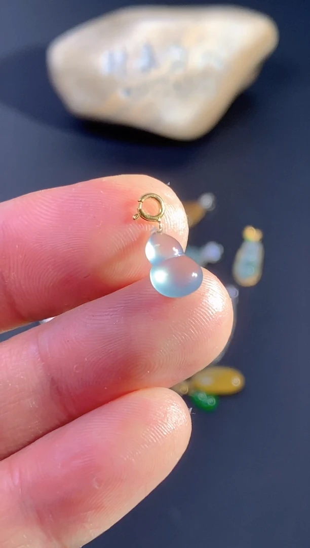 颈饰18K金镶嵌翡翠