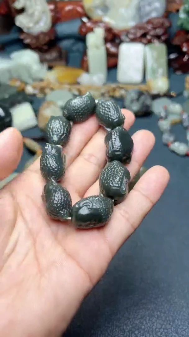 和田玉未镶嵌把件-