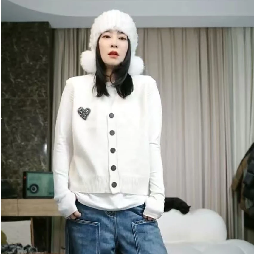 infobyfive福利冬季新款V领扣子开衫爱心针织毛衣马夹马甲2DL1308