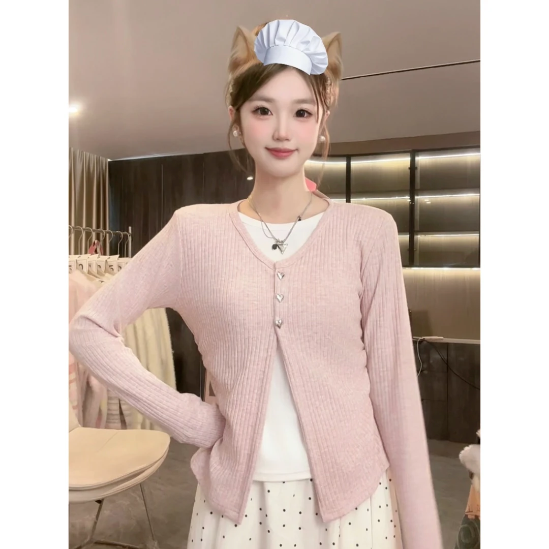 flota/2241 假两件爱心纽扣V领气质针织衫显瘦保暖长袖女修身XJ