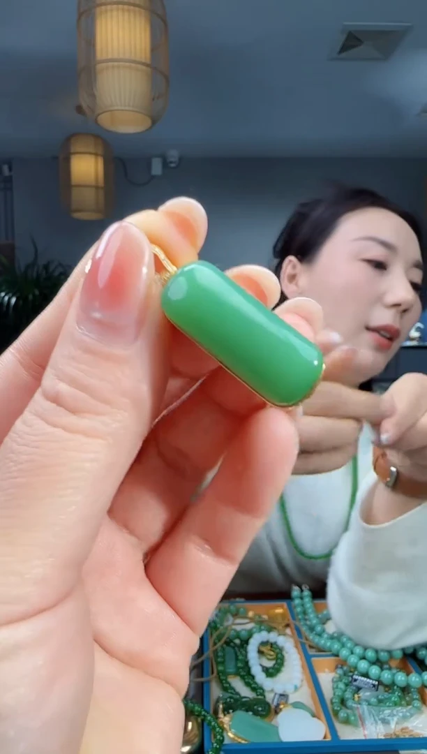 吊坠(不含链)18K金镶嵌和田玉1