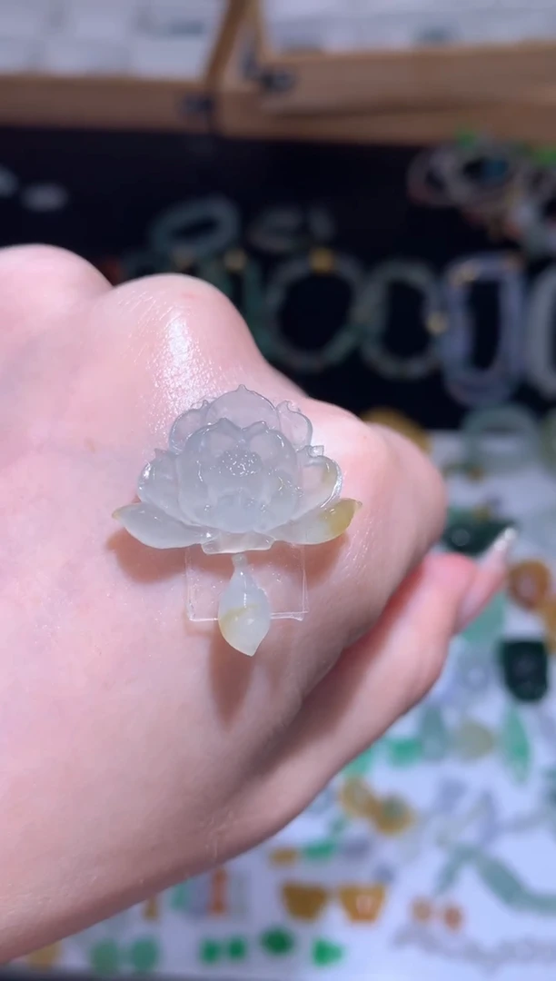 未镶嵌定制翡翠莲花