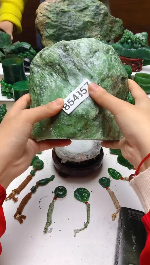 未镶嵌和田玉（碧玉）珠宝半成品1