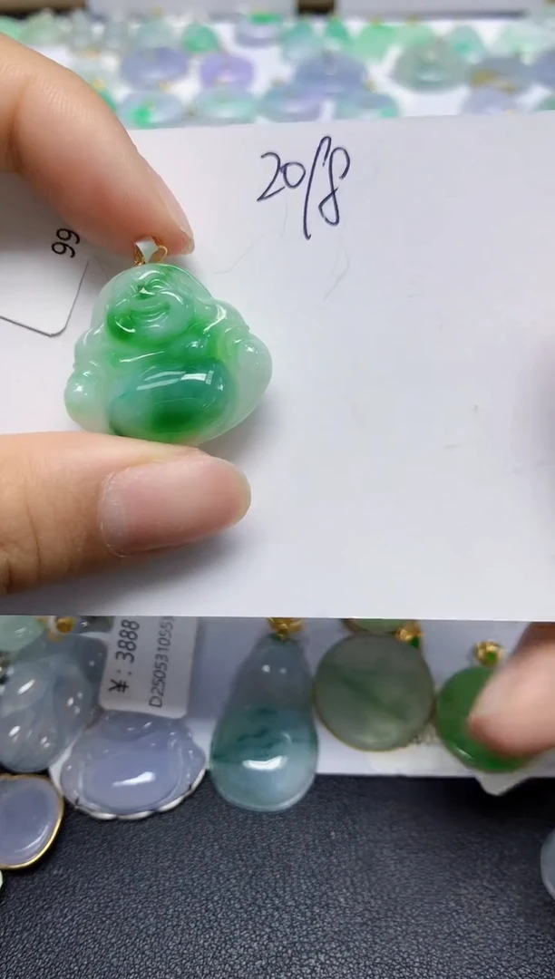 翡翠18K金镶嵌颈饰天然缅甸翡翠A货