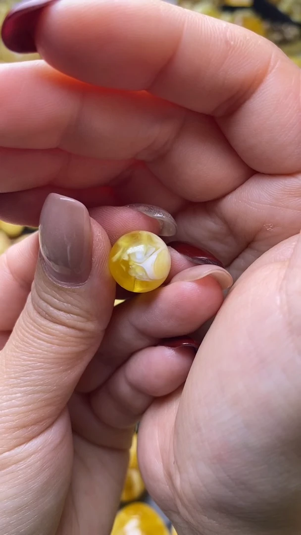 【闪购商品】琥珀裸石未镶嵌月.66