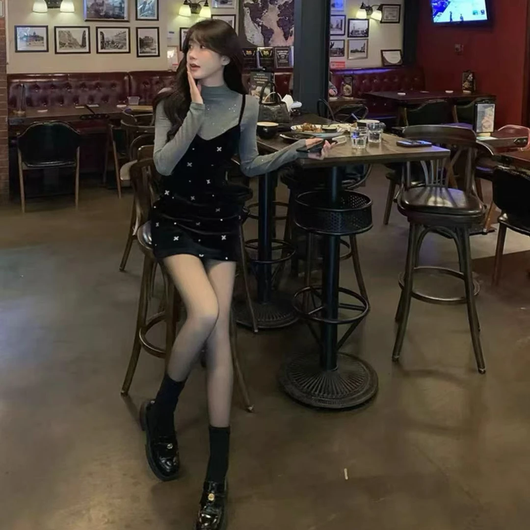 法式黑色刺绣丝绒背心连衣裙女2026新款春季复古气质包臀吊带裙潮