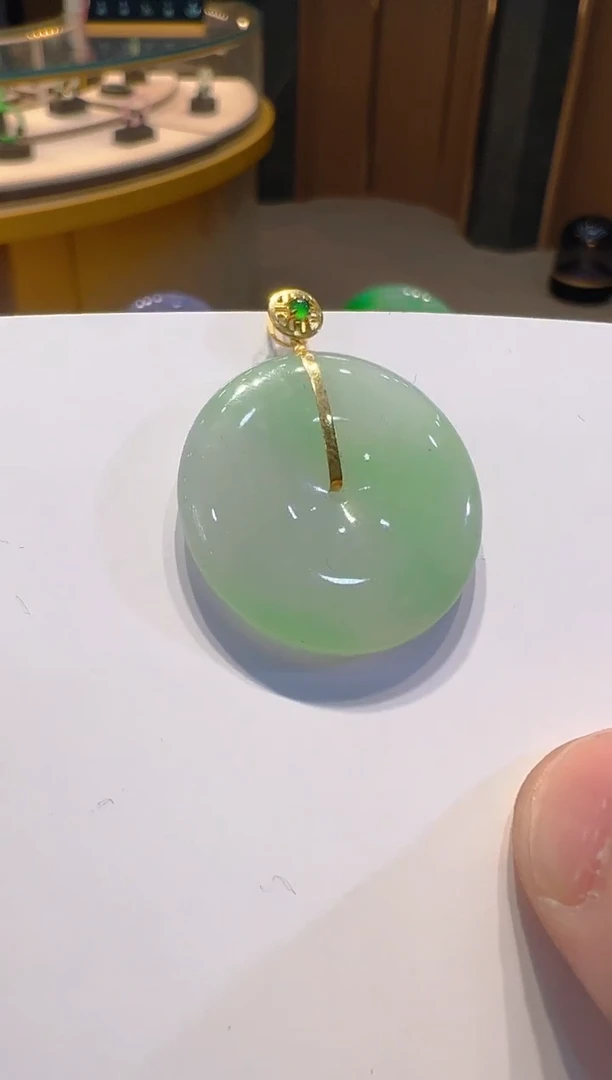 【闪购商品】翡翠吊坠(不含链)18K金镶嵌