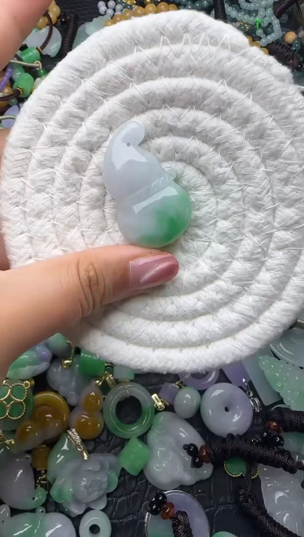颈饰未镶嵌翡翠缅甸翡翠吊坠