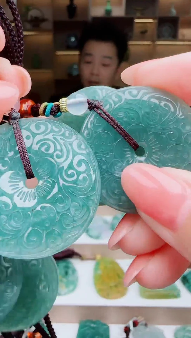 颈饰未镶嵌翡翠多样性发其一  平安扣