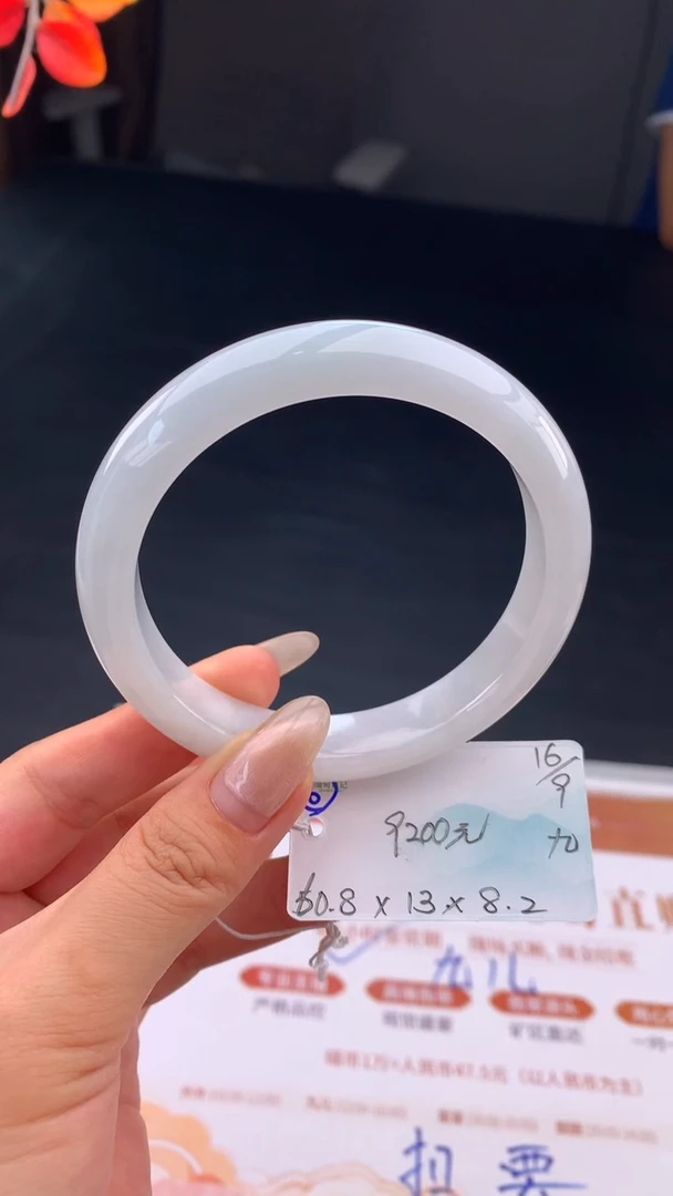 未镶嵌手镯翡翠自带#送人#，联系客服核对地址~